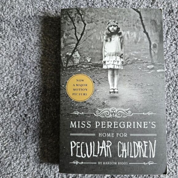 Miss Peregrine's Home for Peculiar Children Novel Teen Young Adult Summer Read - Picture 2 of 2